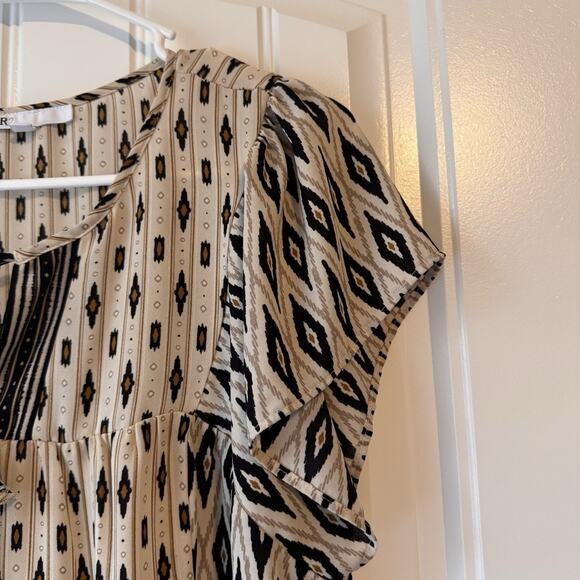 DR2 Boho Geometric Print Tie Neck Flutter Sleeve Top Cream Black Large Women's - Picture 3 of 8